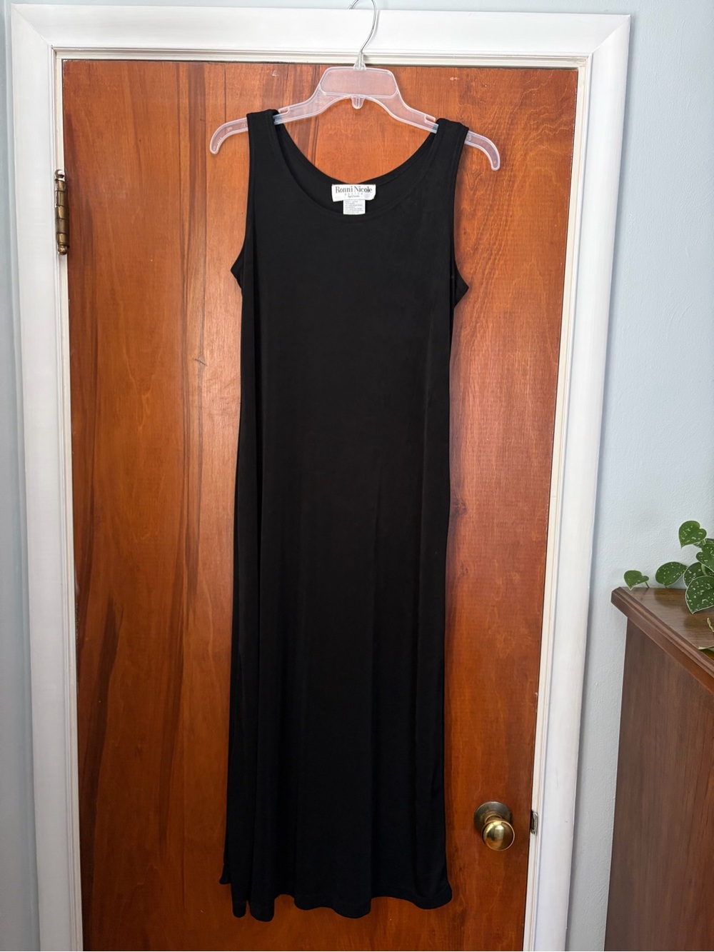 Ronni Nicole Black Sleeveless Maxi Dress